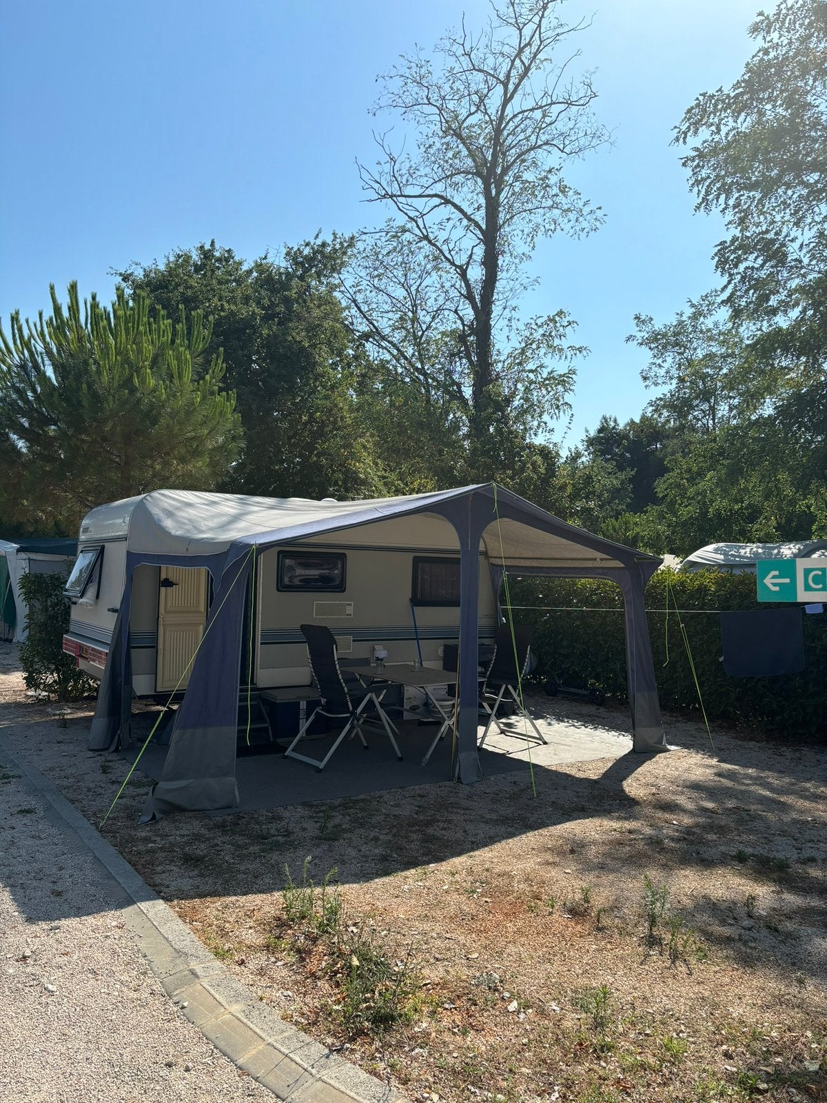Hobby Classic 440 caravan, Caravans en Kamperen, Caravans, Vast bed, Hobby, Koelkast, Treinzit