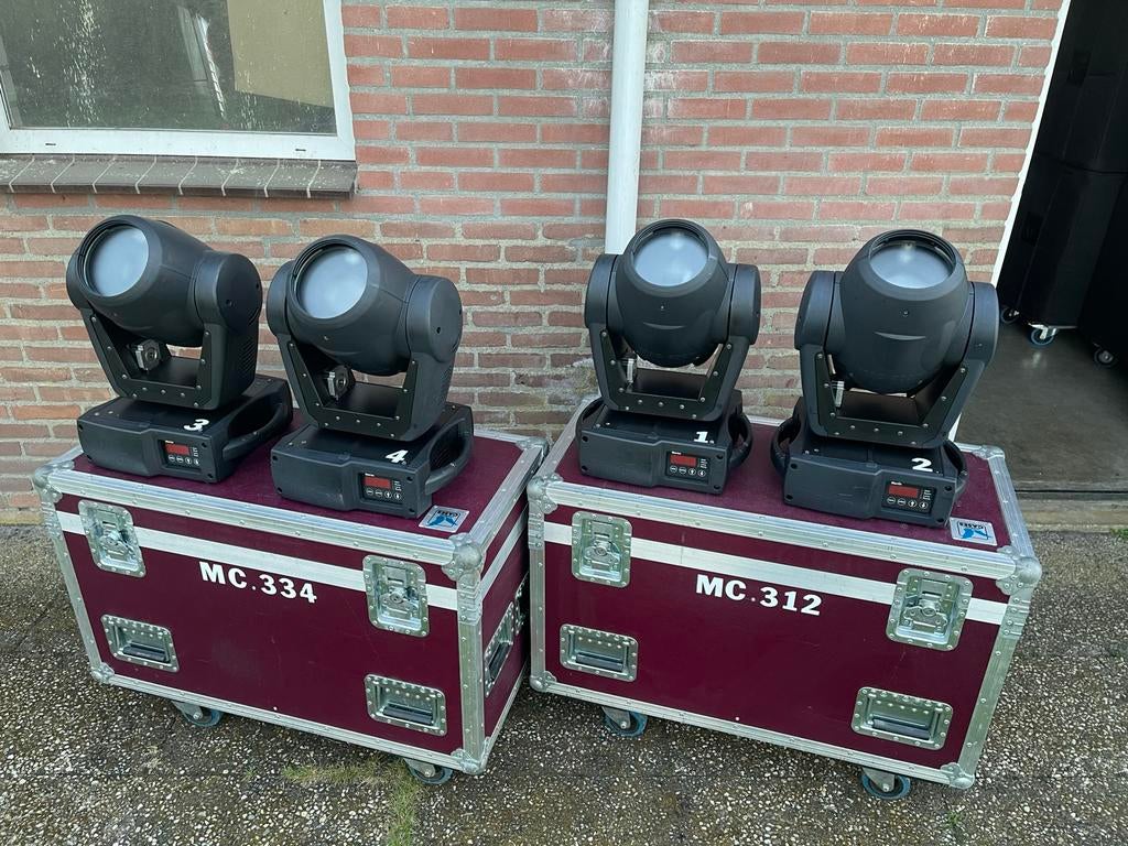 4x Martin Mac 300 Moving Heads in Flightcase zeer netjes, Ophalen, Gebruikt, Licht, Kleur