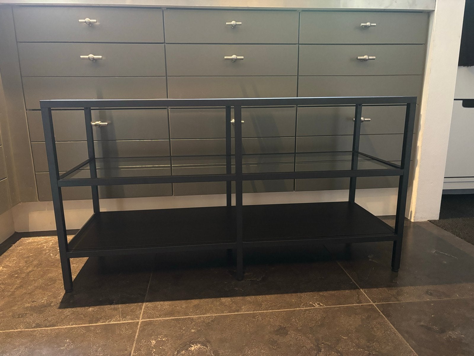 IKEA VITTSJÖ TV-meubel / Sidetable - Zwart metaal & Glas, Ophalen, Gebruikt, 50 tot 100 cm, Minder dan 100 cm