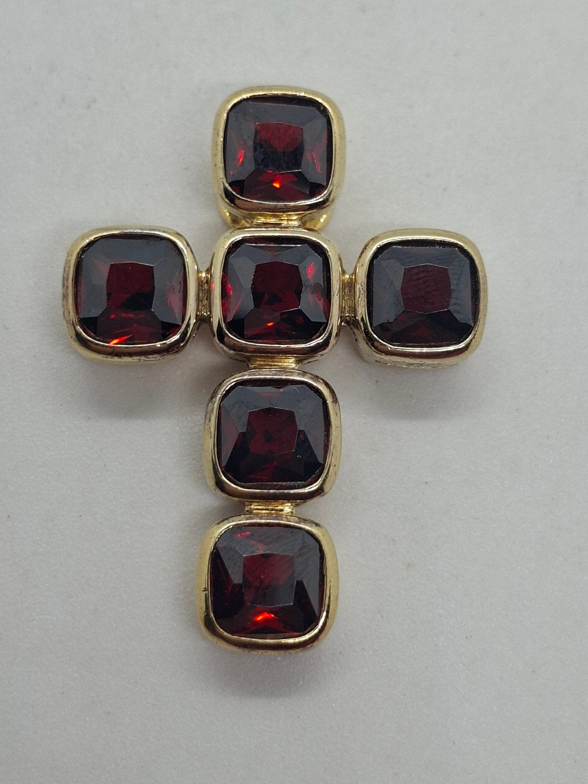 Zilveren Kruis 925 Hanger, Goud Verguld met Donkerrode Stene, Ophalen of Verzenden, Goud, Zilver, Kruis of Symbool