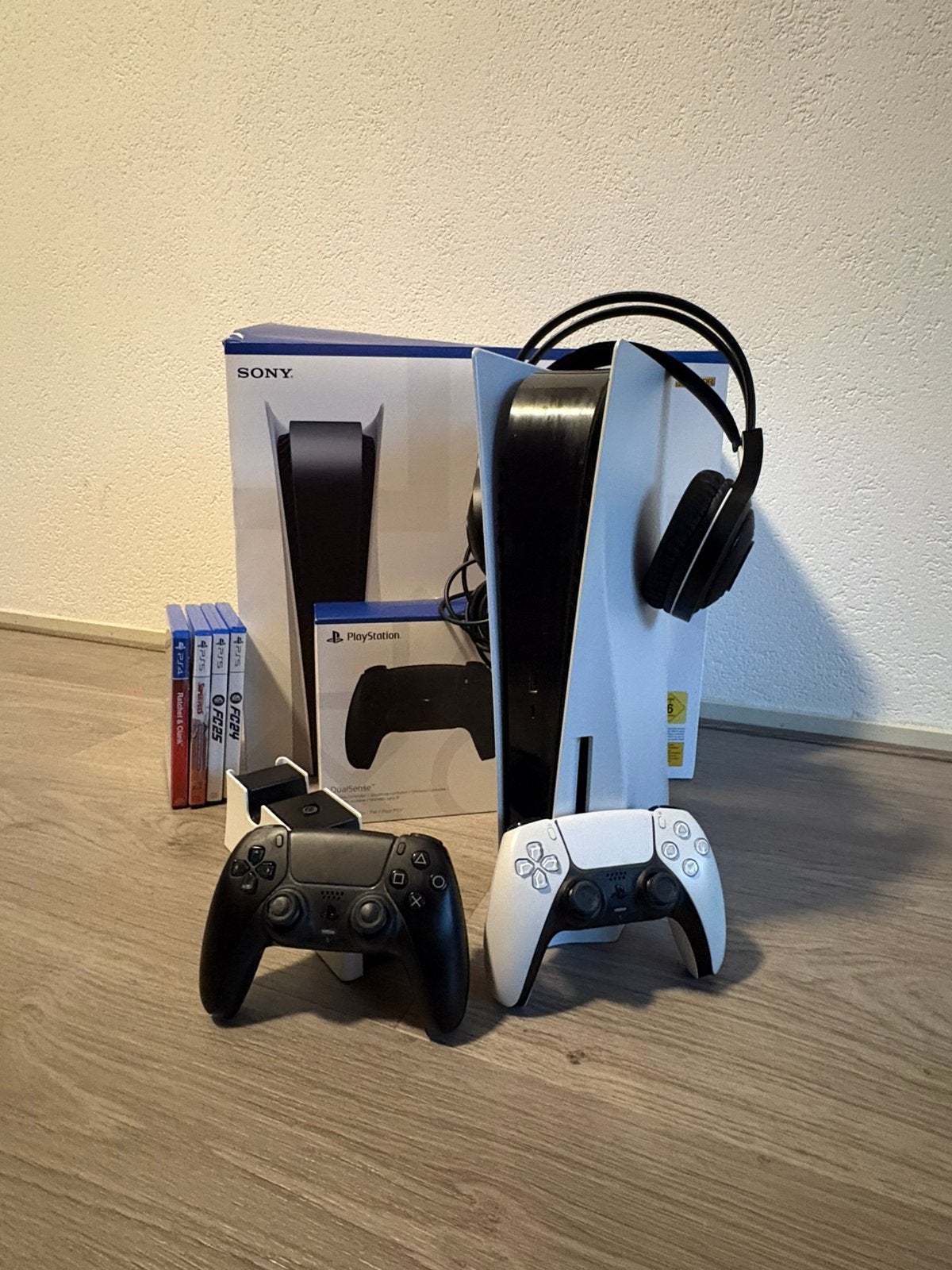 Ps5 Disc Editie - 2 Controllers - 825GB, Spelcomputers en Games, Ophalen of Verzenden, Zo goed als nieuw, Playstation 5