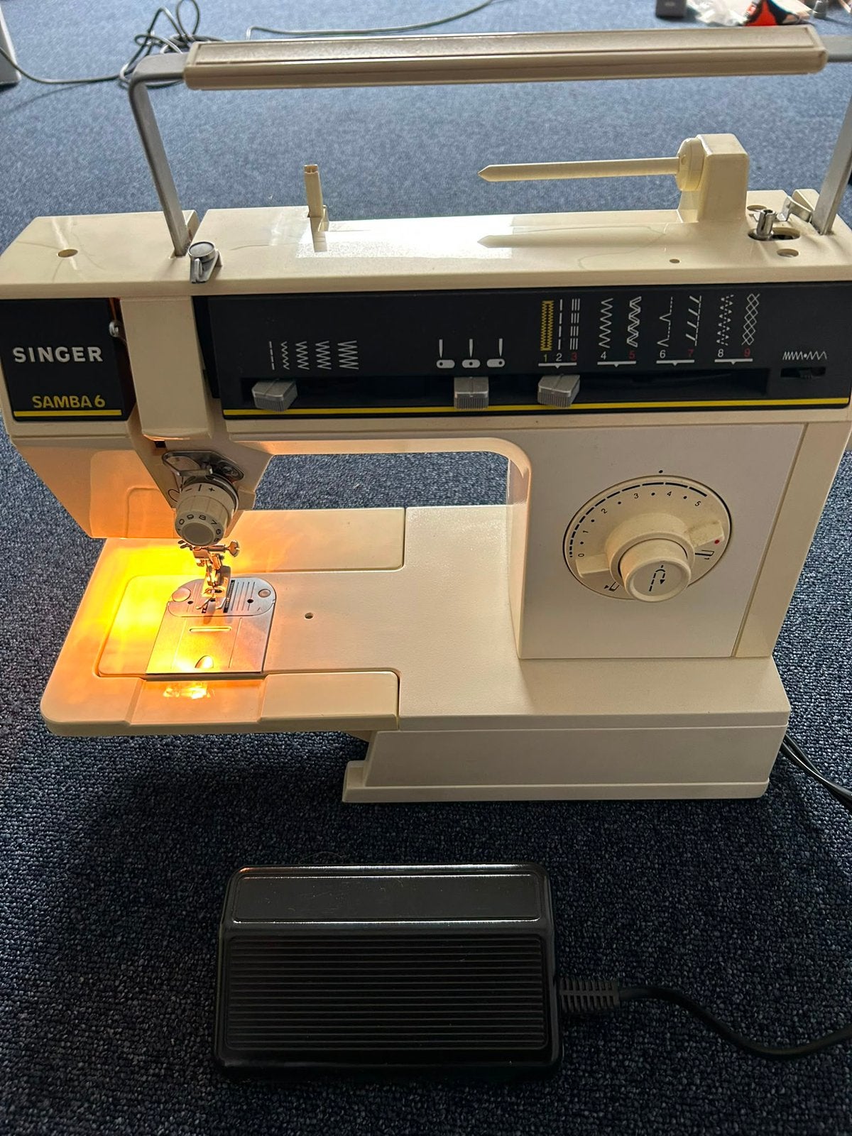 Singer Samba naaimachine vintage te koop met toebehoren, Ophalen, Zo goed als nieuw, Naaimachine, Singer