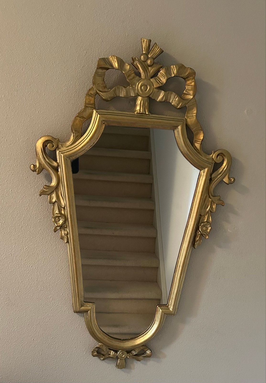 Vintage goudkleurige Italiaanse strikspiegel, Antiek en Kunst, Ophalen, Ovaal, Minder dan 50 cm, Minder dan 100 cm