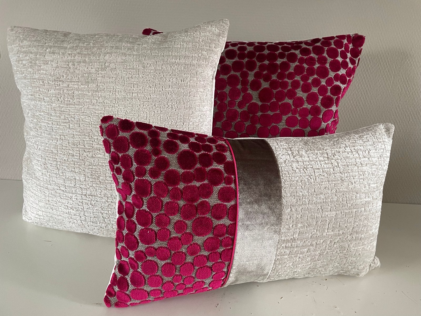Prachtige handgemaakte 3-delige kussenset offwhite fuchsia, Huis en Inrichting, Woonaccessoires | Kussens, Meerkleurig, Vierkant
