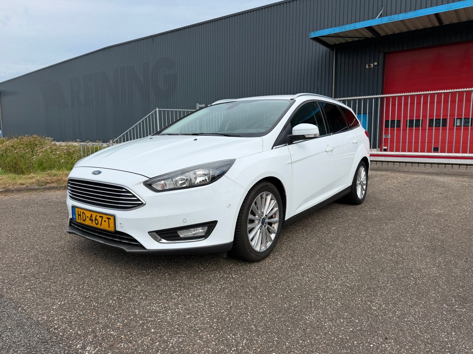 Ford Focus Wagon 1.0 Titanium Edition NWE. APK EN DISTRIBUTI, Auto's, 125 pk, Gebruikt, Euro 6, Wit