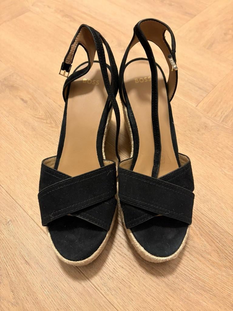 Zwarte sleehak sandalen Hugo Boss, Zwart, Zo goed als nieuw, Hugo Boss, Sandalen of Muiltjes