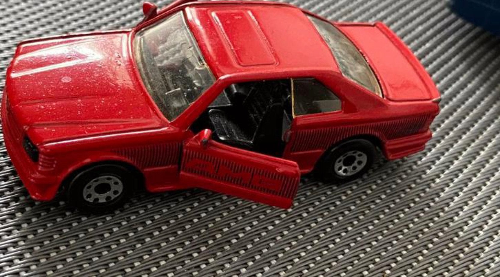 Matchbox Mercedes W126 560 SEC AMG 1:64, Ophalen, Zo goed als nieuw, Auto