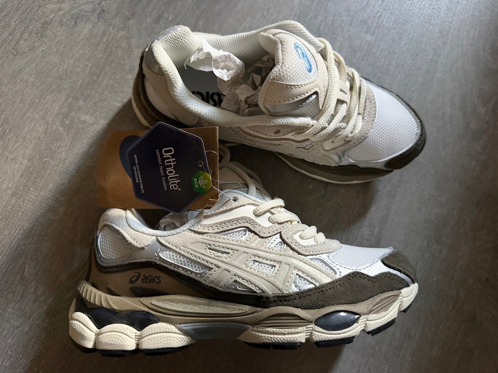 Nieuw: ASICS Gel-NYC Cream Mocha Sneakers maat 35, Sport en Fitness, Loopsport en Atletiek, Ophalen of Verzenden, Nieuw, Hardloopschoenen
