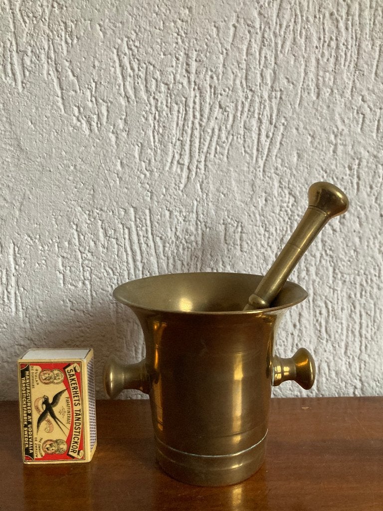 Antiek koperen bekervormig massieve vijzel met stamper, Antiek en Kunst, Ophalen of Verzenden