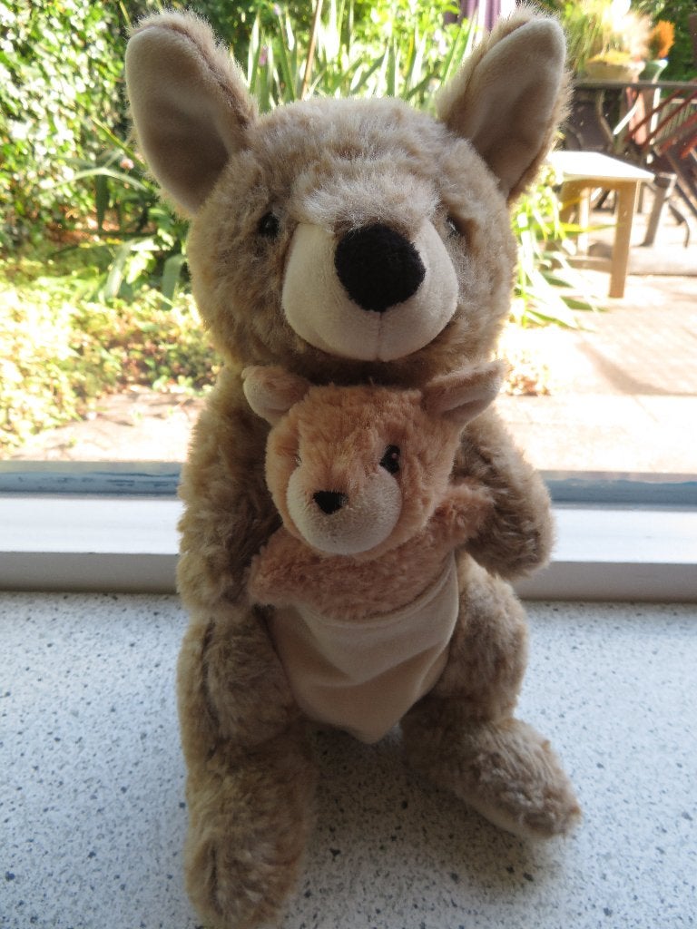 Kangoeroe kangaroe met baby merk Evora Playing Kids Kruidvat, Kinderen en Baby's, Speelgoed | Knuffels en Pluche, Overige typen