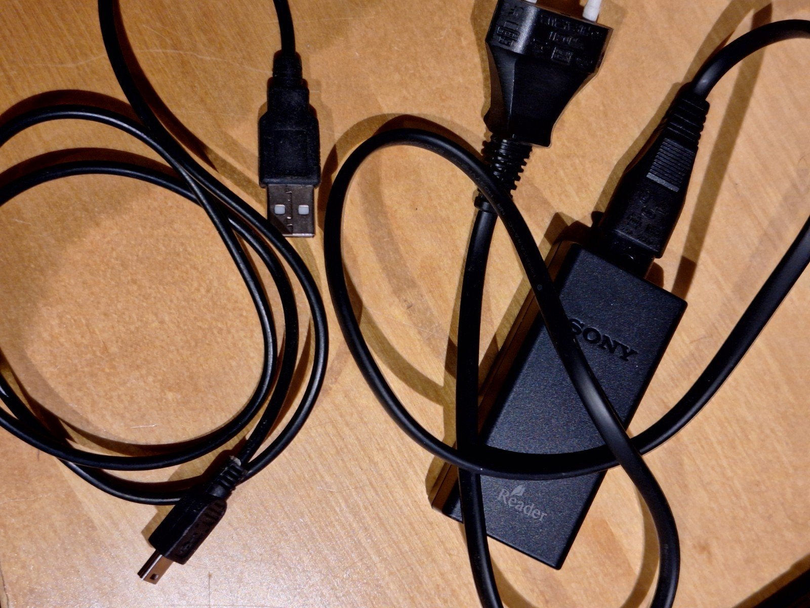 Sony Reader AC Adapter PRSA-AC1A (EU8) - zo goed als nieuw, Overige typen, Ophalen of Verzenden, Zo goed als nieuw, Sony