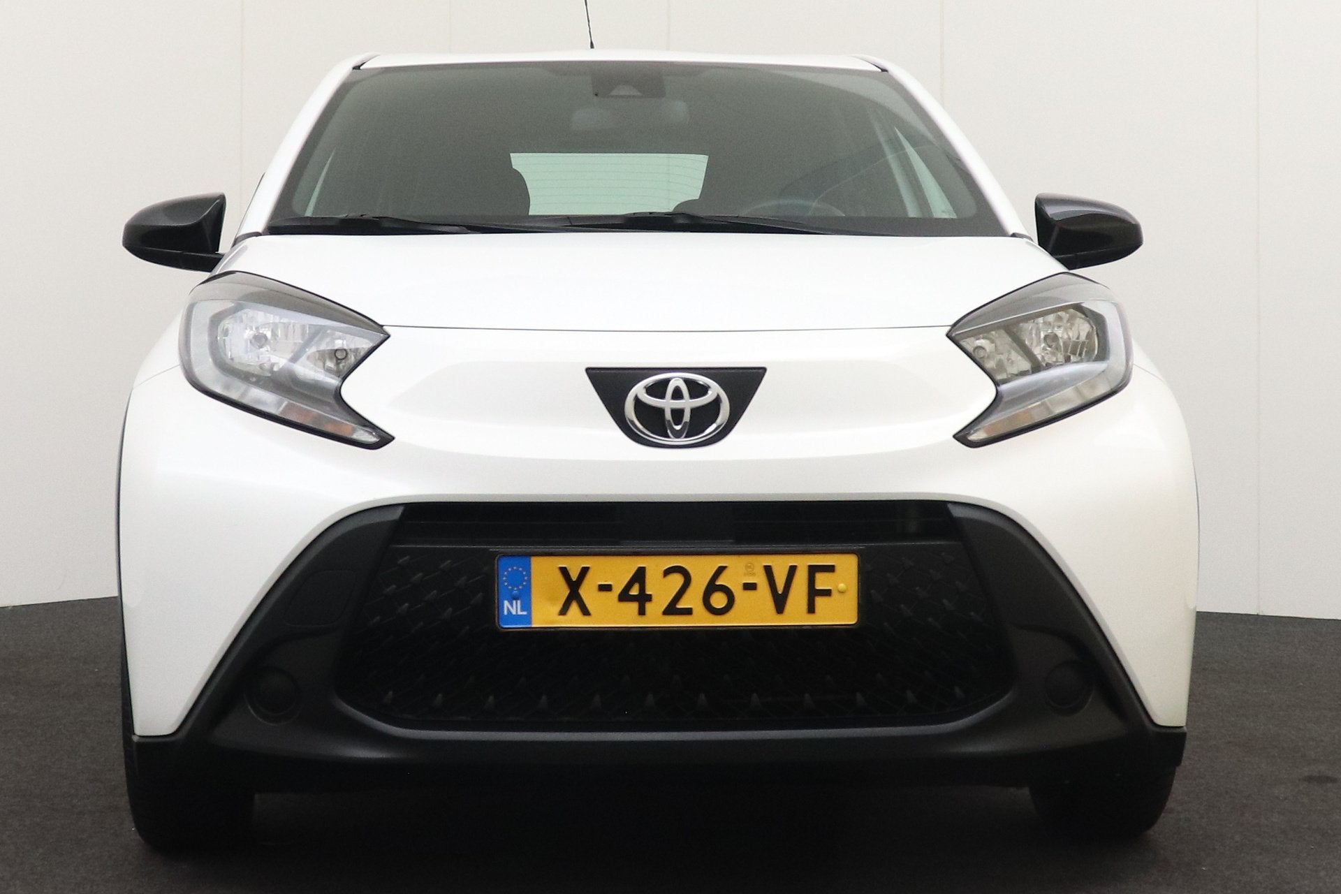 Toyota Aygo X 1.0 VVT-i MT Play Carplay Adapt. Cruise Camera, Auto's, Toyota, Gebruikt, 920 kg, 4 stoelen, Wit