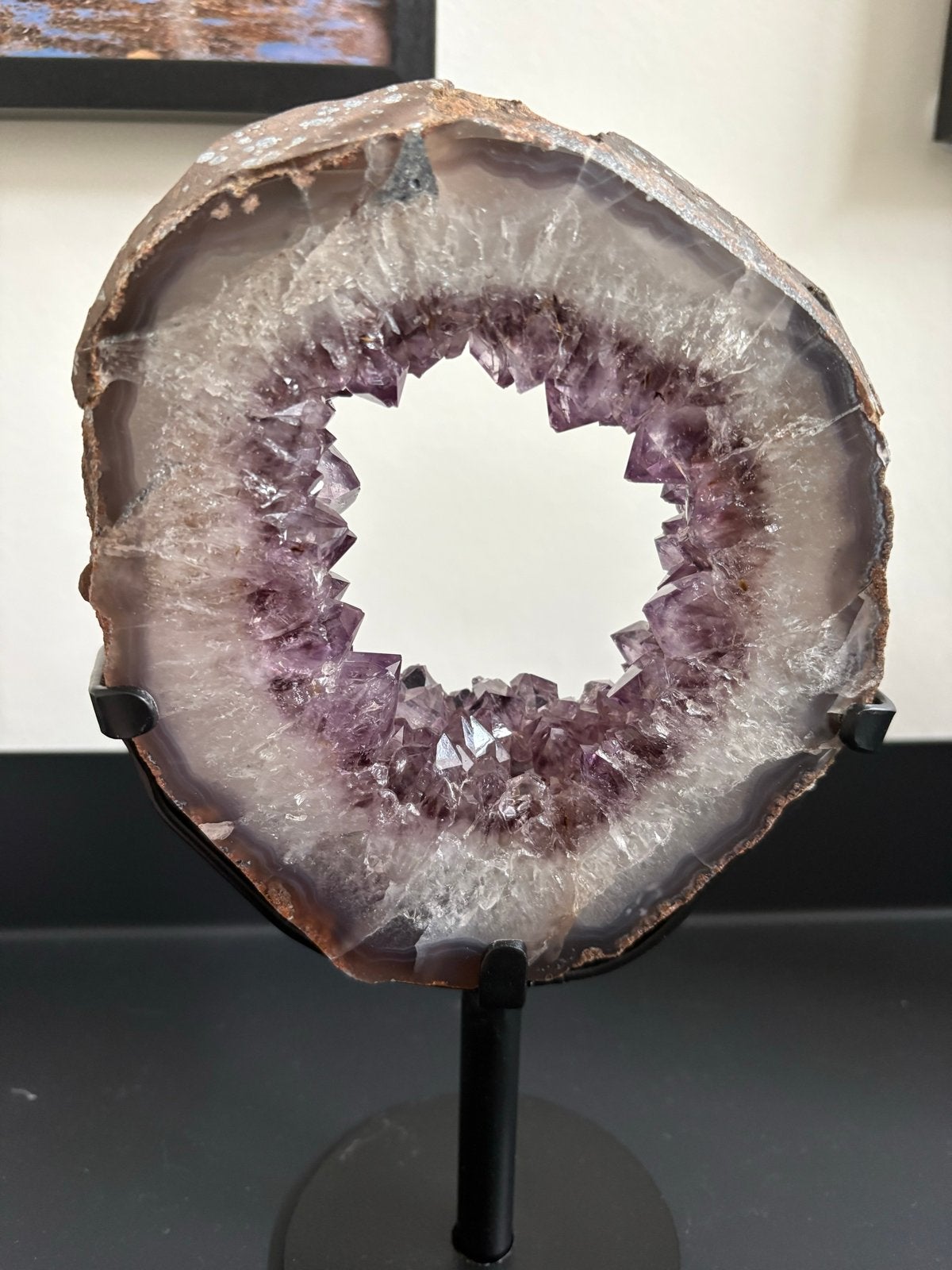 Amethist Geode Plak op Standaard - Uniek Decoratiestuk, Verzamelen, Ophalen of Verzenden