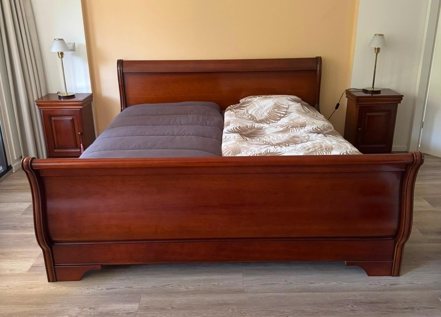 kersen houten ledikant, Huis en Inrichting, Slaapkamer | Complete slaapkamers, Ophalen, Zo goed als nieuw, Tweepersoons