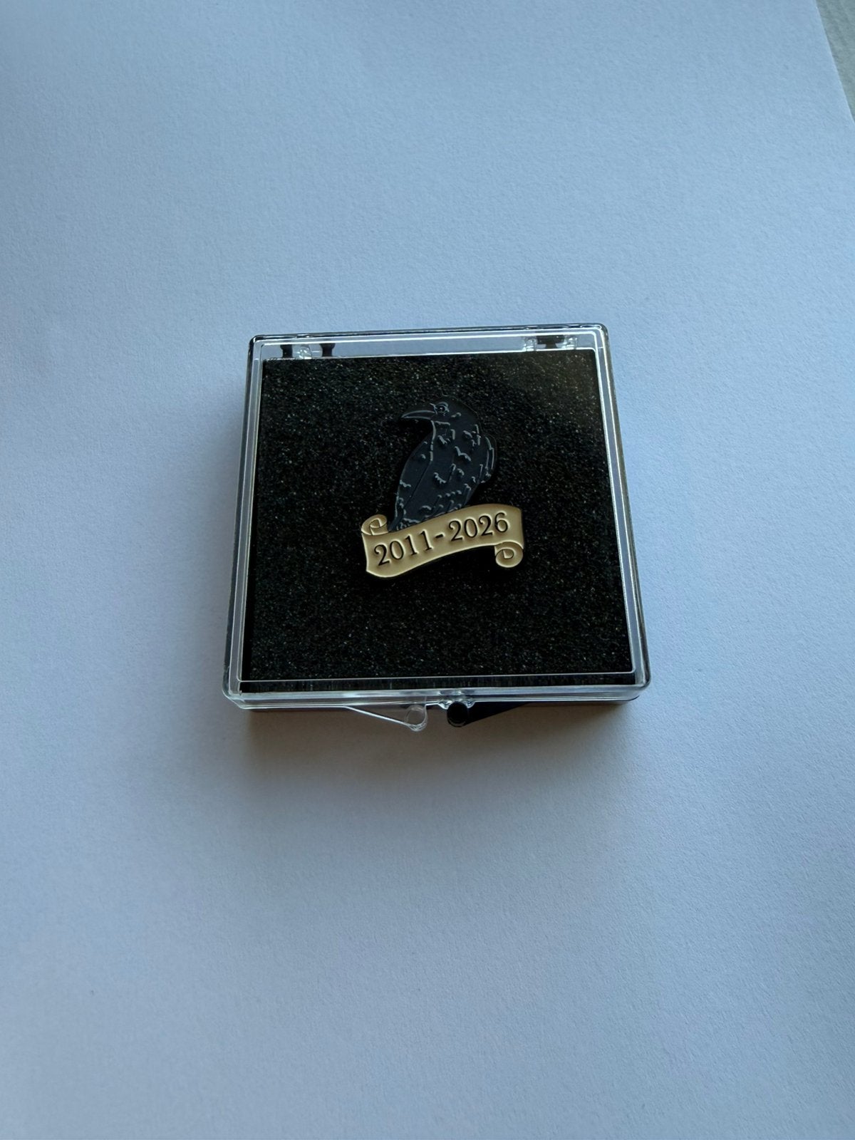 Efteling Raveleijn Afscheids Pin 2011-2026, Ophalen of Verzenden, Nieuw, Overige onderwerpen, Speldje of Pin