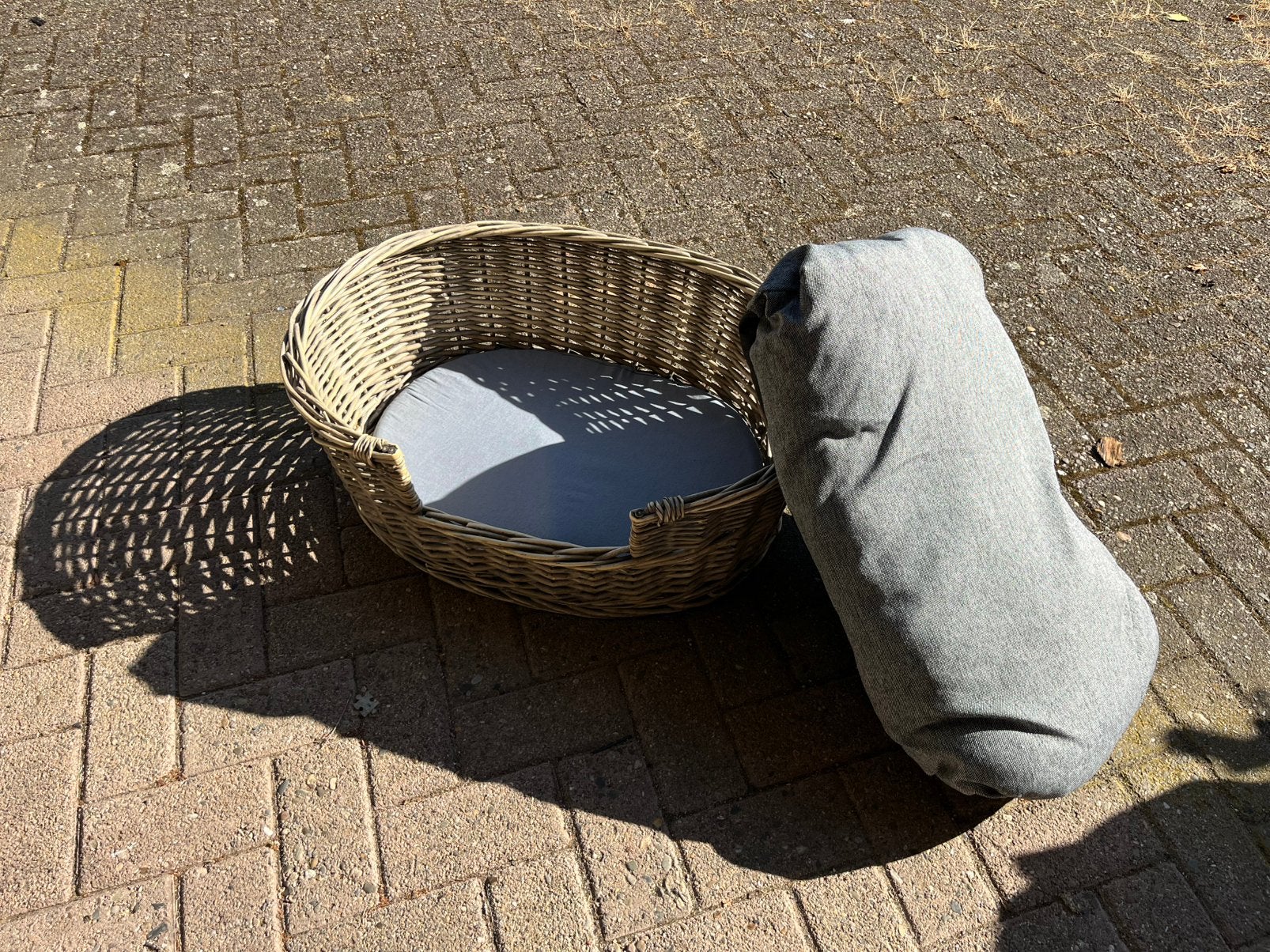 Hondenmand riet met kussen, Dieren en Toebehoren, Honden-accessoires, Ophalen, Zo goed als nieuw