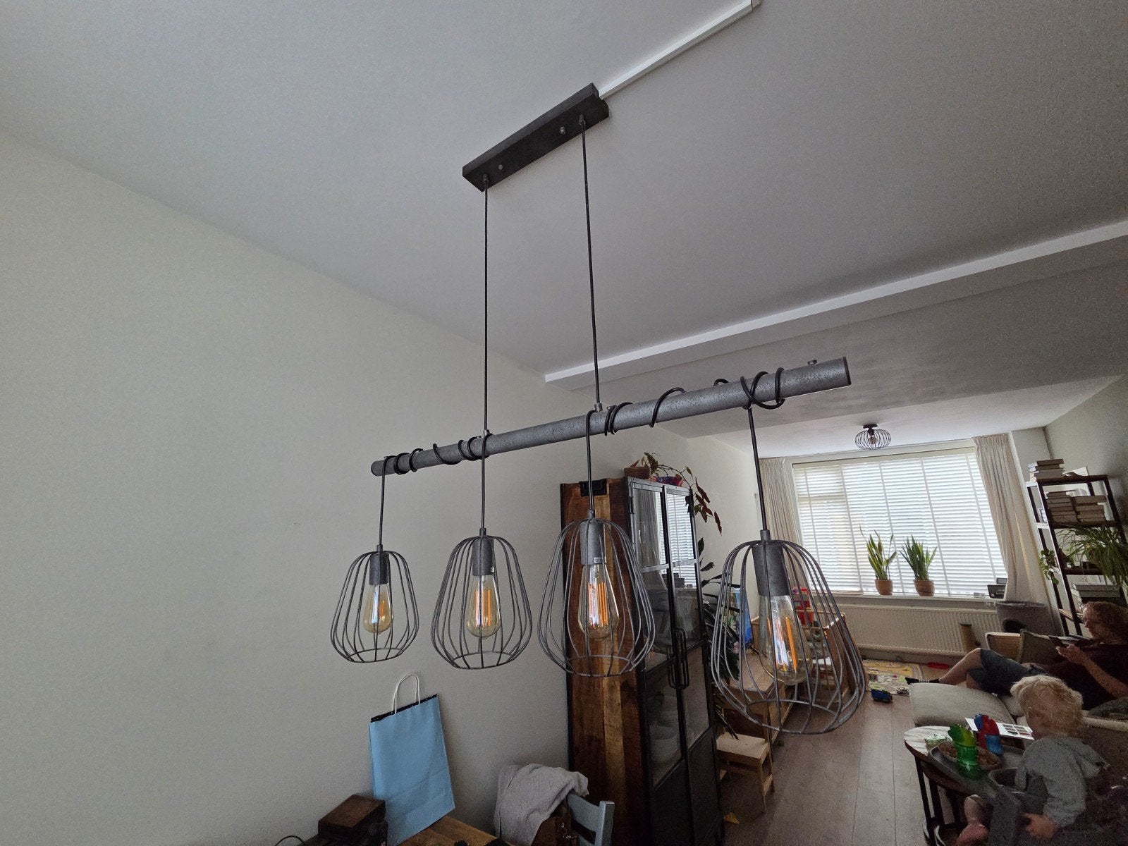 Mooie industriële plafond tafellamp met 4 lampjes - 1 meter, Huis en Inrichting, Lampen | Hanglampen, Gebruikt, Metaal, E27 (groot)