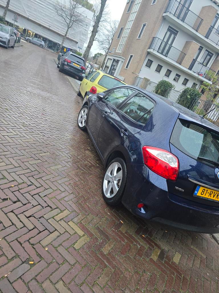 Toyota Auris 1.8 Full Hybrid 5DR CVT 2011 Blauw, Auto's, 4 cilinders, Blauw, 75 €/maand, 1798 cc