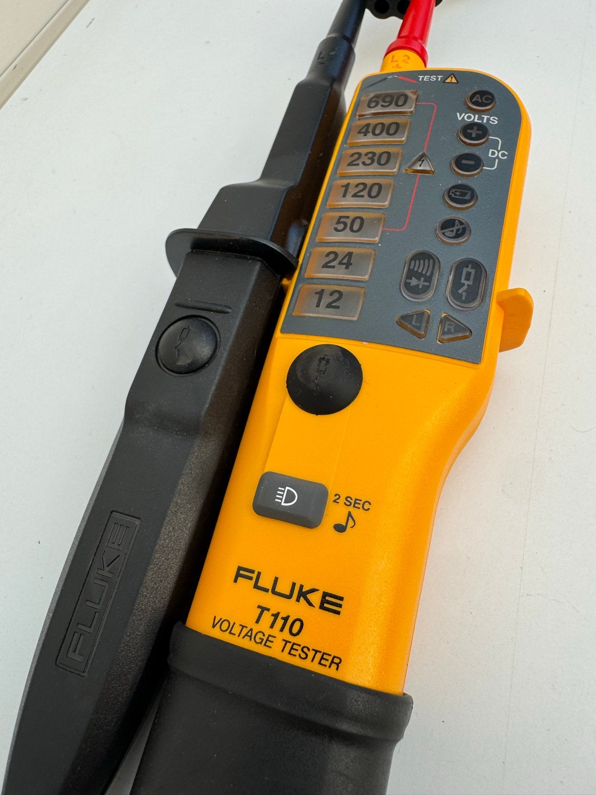 Spanningstester FLUKE-T110 12-690V -nieuw, Doe-het-zelf en Verbouw, Ophalen of Verzenden, Nieuw, Elektriciteit