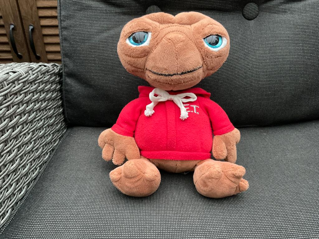 Nieuwe zgan ET knuffel met rode hoodie trui, Ophalen, Overige figuren, Nieuw, Beeldje of Figuurtje