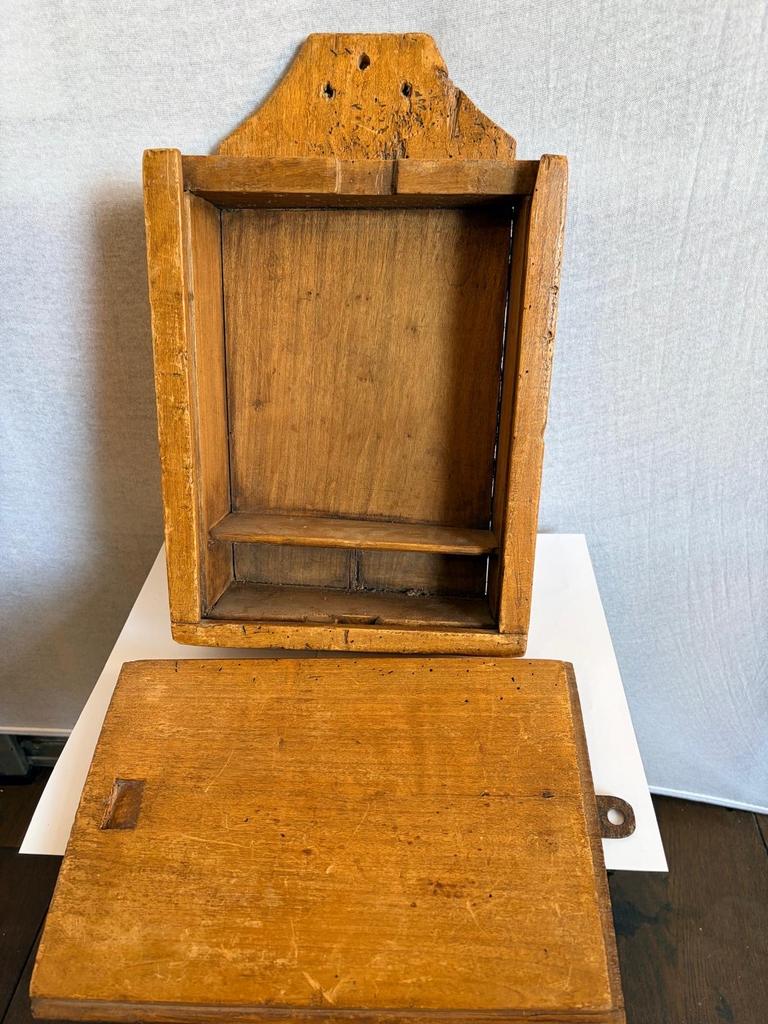 Oude houten schooltas / houten wandkastje, Antiek en Kunst, Verzenden