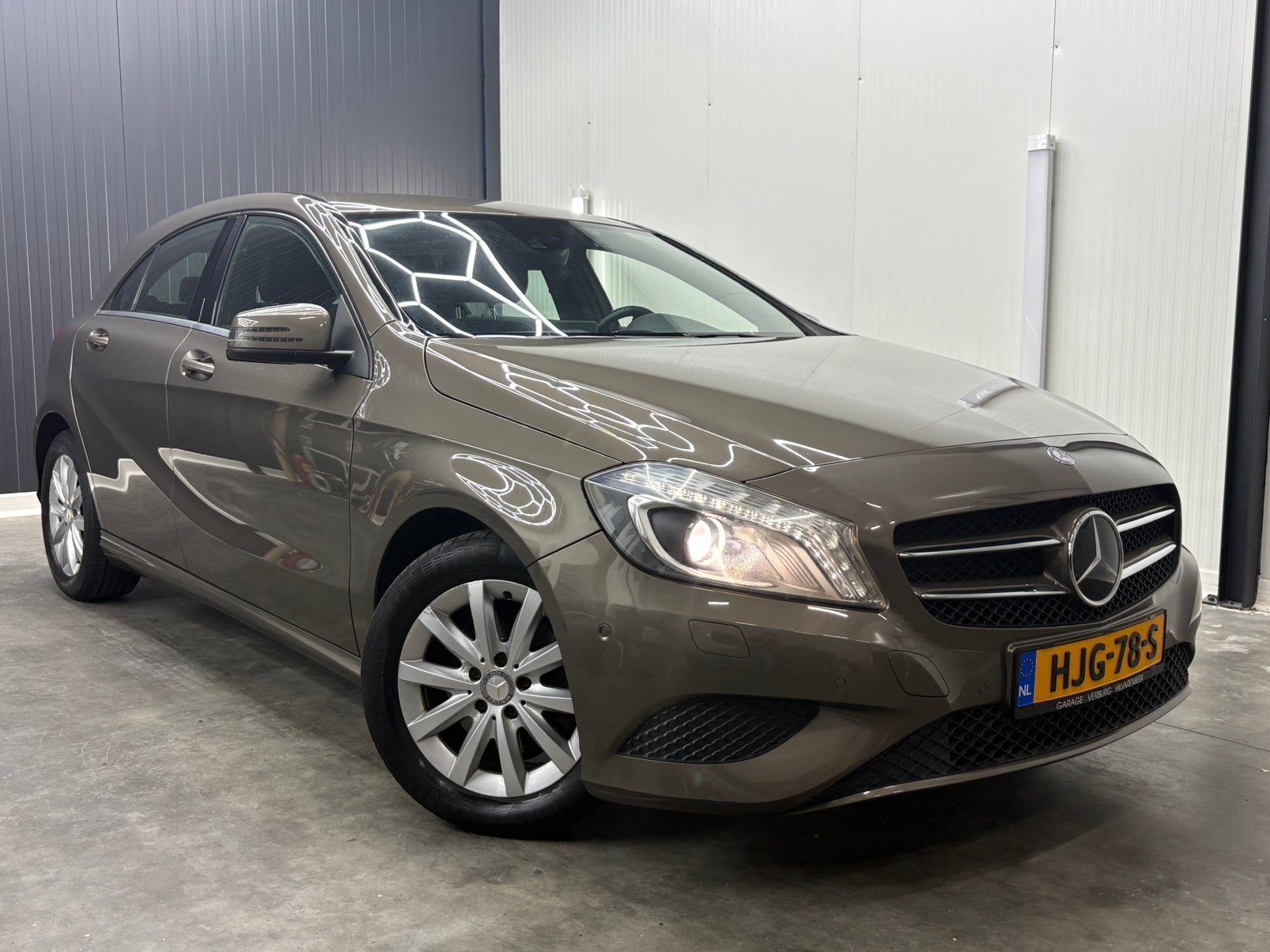 Mercedes-Benz A-Klasse A180 1.6 Blue EFF Aut7 2013 Bruin, 4 cilinders, Bruin, Elektrische ramen, 122 pk