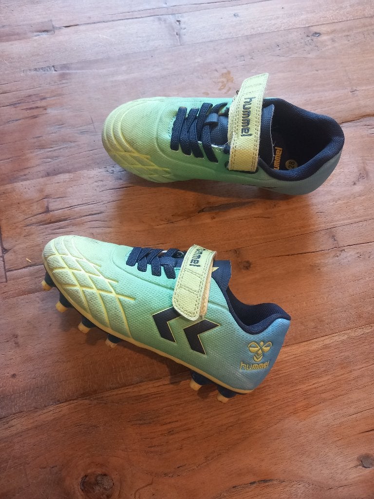 Hummel voetbalschoenen, Sport en Fitness, Maat XS of kleiner, Schoenen, Ophalen of Verzenden, Zo goed als nieuw
