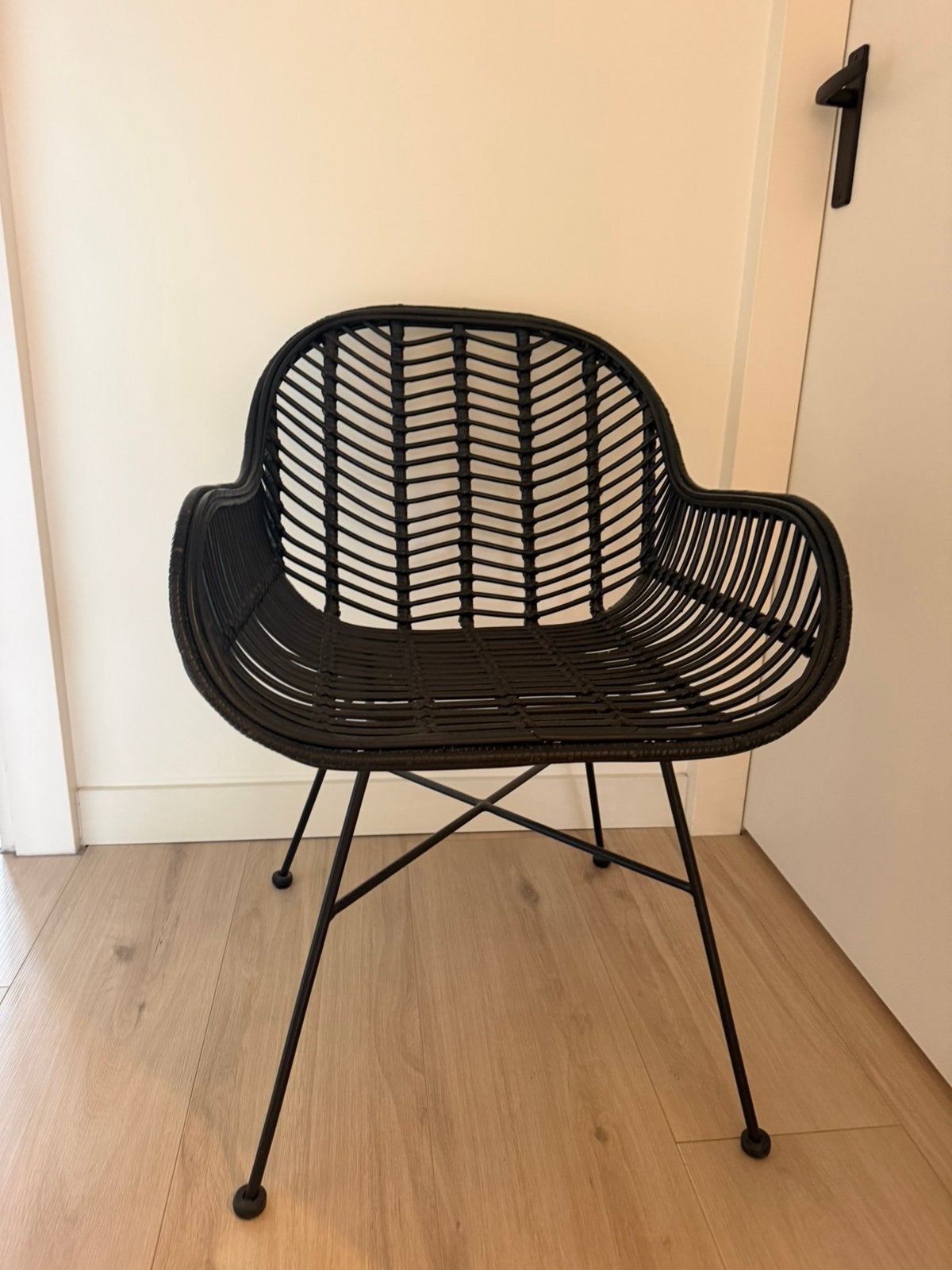 Zwarte rotan eetkamerstoel, Huis en Inrichting, Stoelen, Ophalen, Gebruikt, Zwart, Eén
