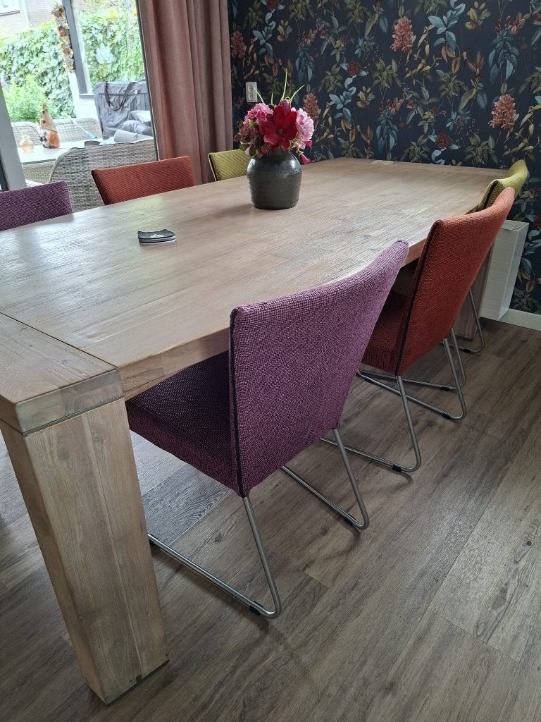 Foto 2 van eettafel met 6 stoelen