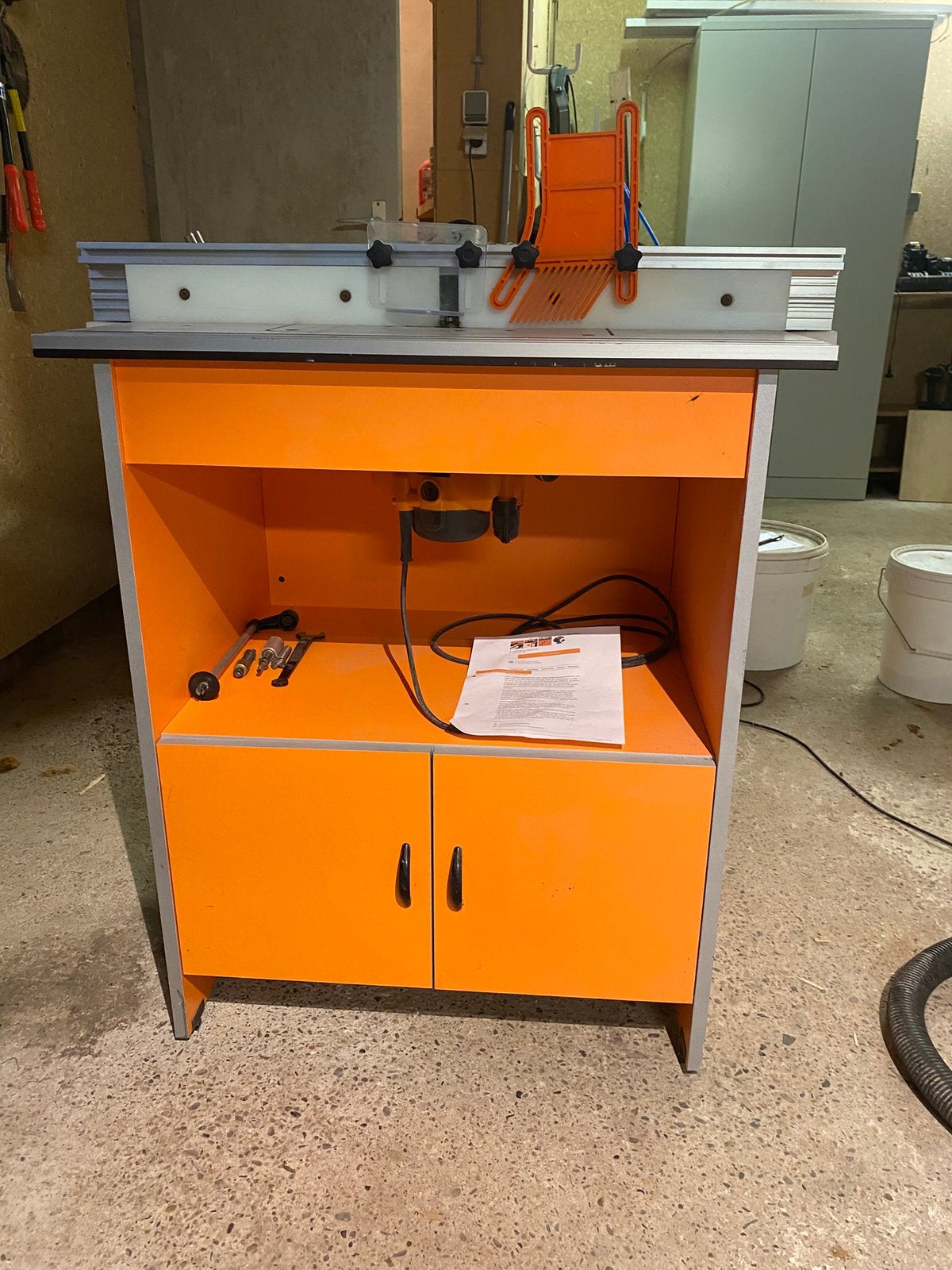 CMT Bovenfreesmachine met freestafel - Goede staat, Ophalen, Zo goed als nieuw, Elektrisch, Bovenfrees