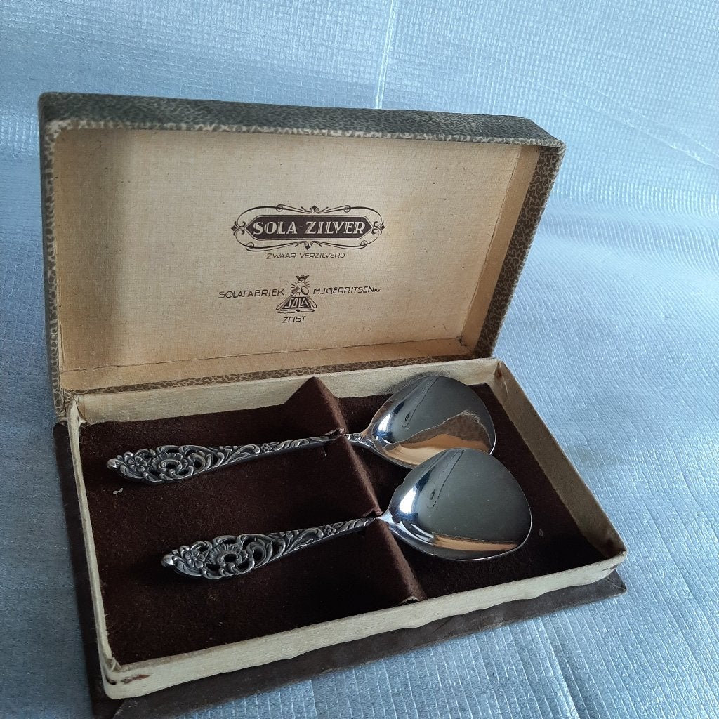 2 zwaar verzilverde suikerlepels vintage ajour SOLA 90, Ophalen of Verzenden