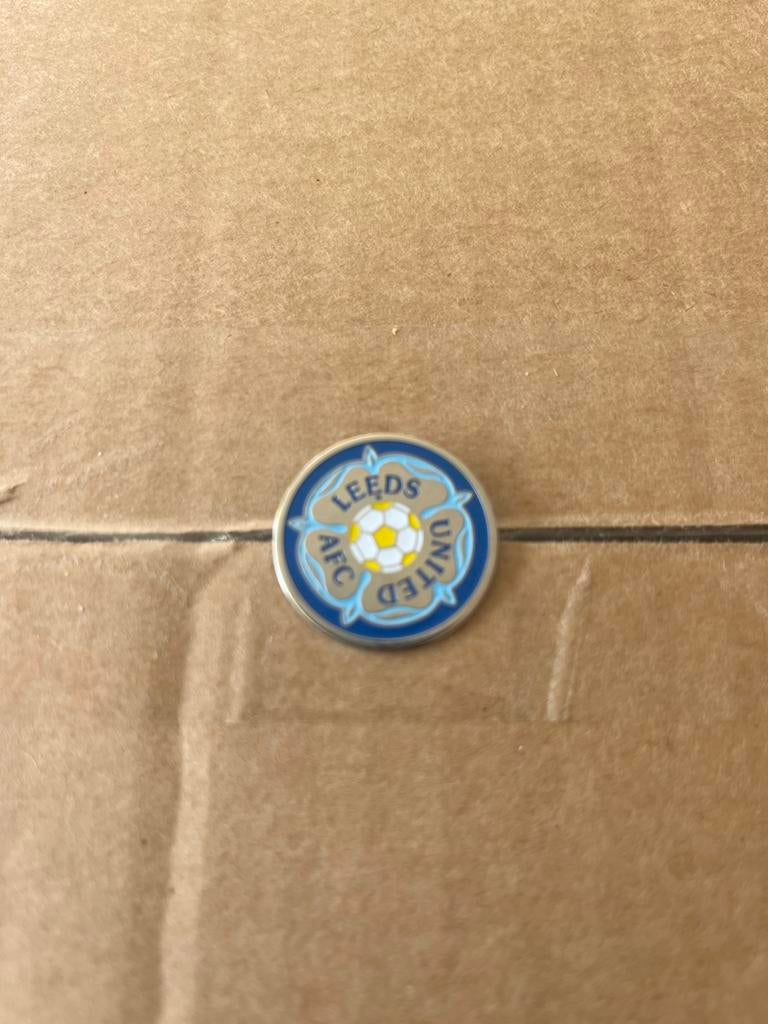 Mooie unieke voetbal pin Leeds United, Ophalen of Verzenden, Nieuw, Sport, Speldje of Pin