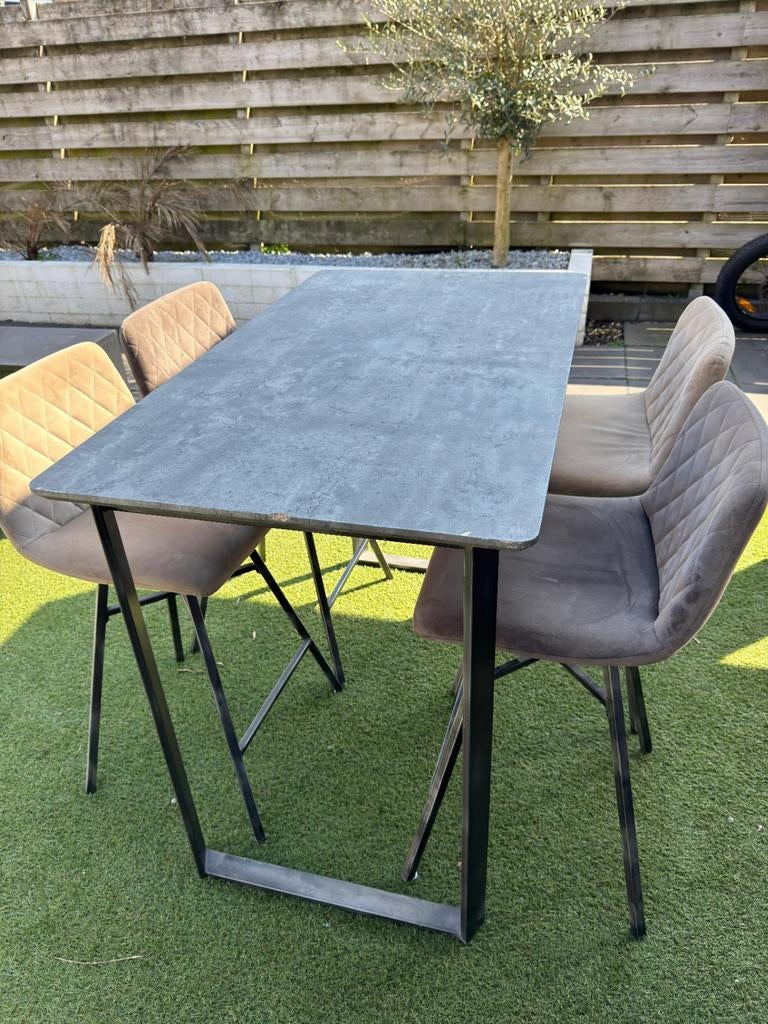 Hoge tafel met stoelen voor binnen!, Huis en Inrichting, Ophalen, Gebruikt, 100 tot 150 cm, Overige materialen