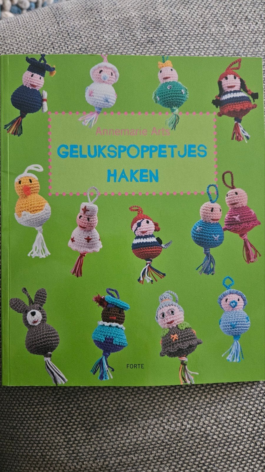 Gelukspoppetjes Haken - Annemarie Arts Boek, Ophalen of Verzenden, Zo goed als nieuw, Haken, Patroon of Boek