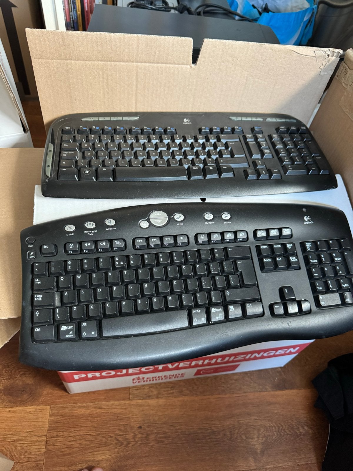 Logitech Bluetooth Toetsenborden (2 stuks), Computers en Software, Ophalen, Gebruikt, Draadloos, Qwerty