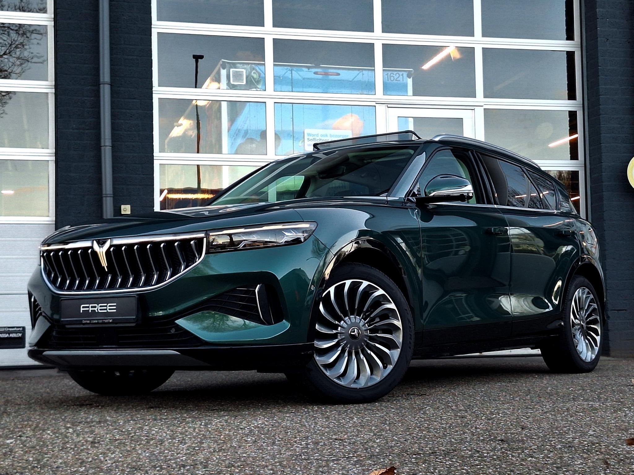 VOYAH Free Limited Edition Business 4WD 106 kWh | Schuifdak, Auto's, Voyah, Automaat, 12 maanden, 489 pk, 2310 kg