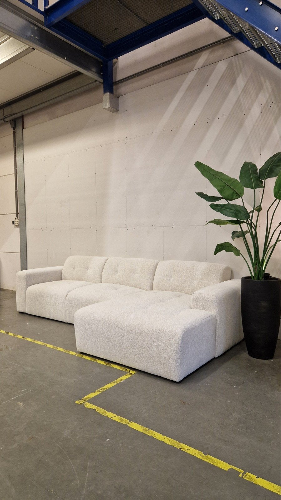 Foto 11 van Nieuwe Luxe Hoekbank Crème 310x155 cm Showroommodel