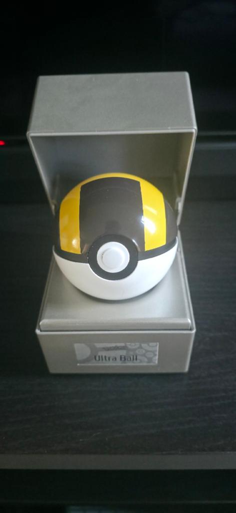Officiele pokemon Ultra Ball, Ophalen of Verzenden, Zo goed als nieuw