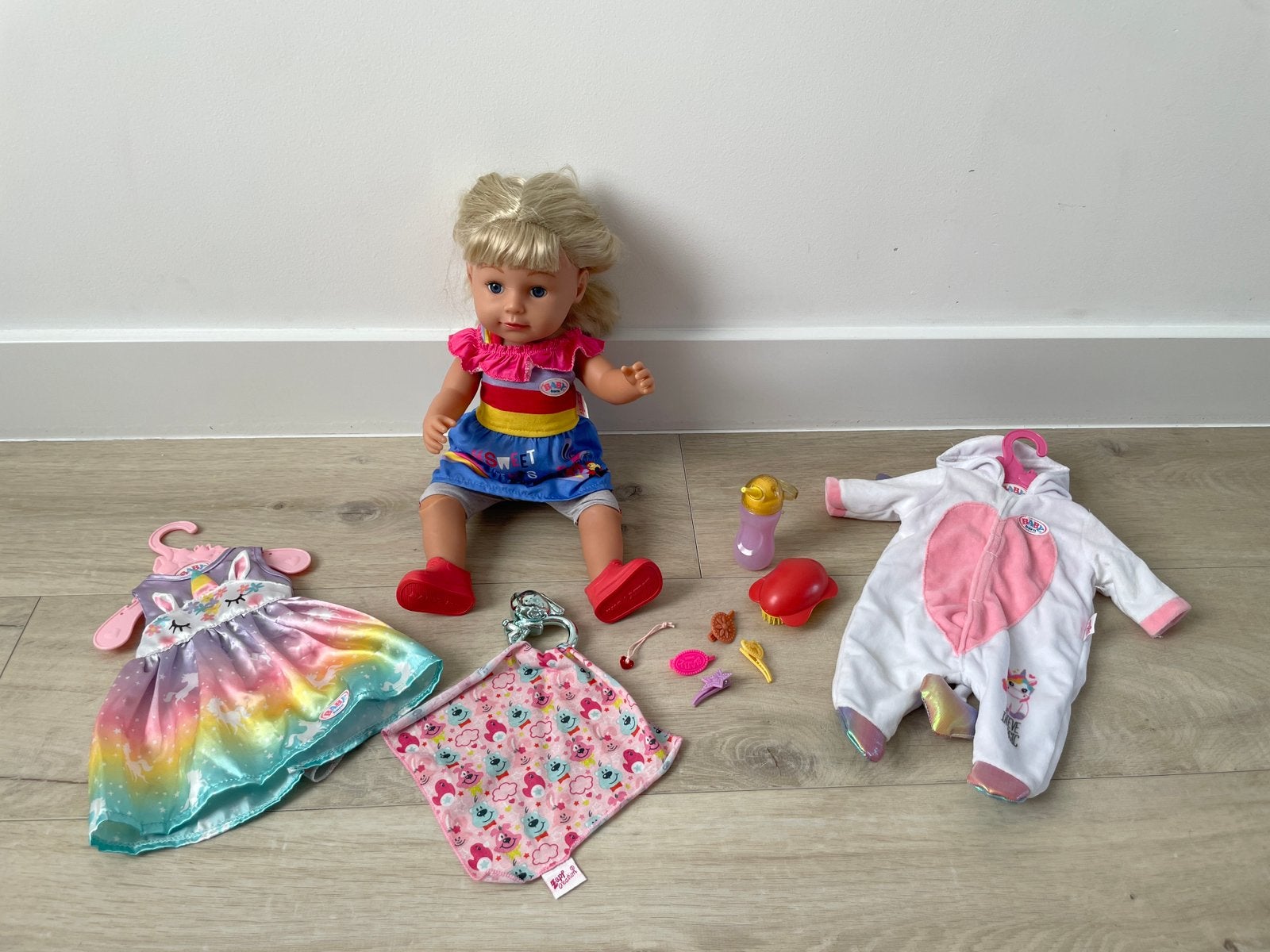 Baby Born Sister pop + extra kleding en accessoires, Ophalen of Verzenden, Zo goed als nieuw, Babypop