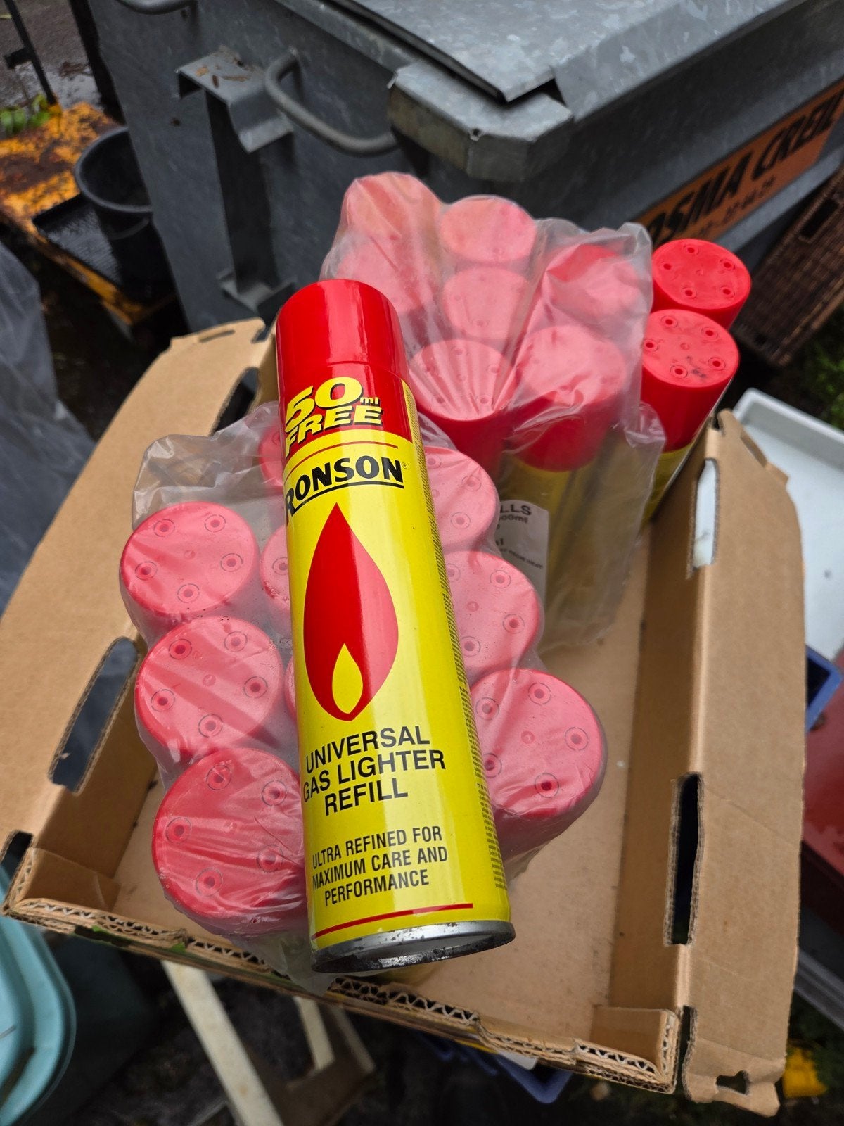 partij van 21 bussen universele gas lighter vullers, Ophalen