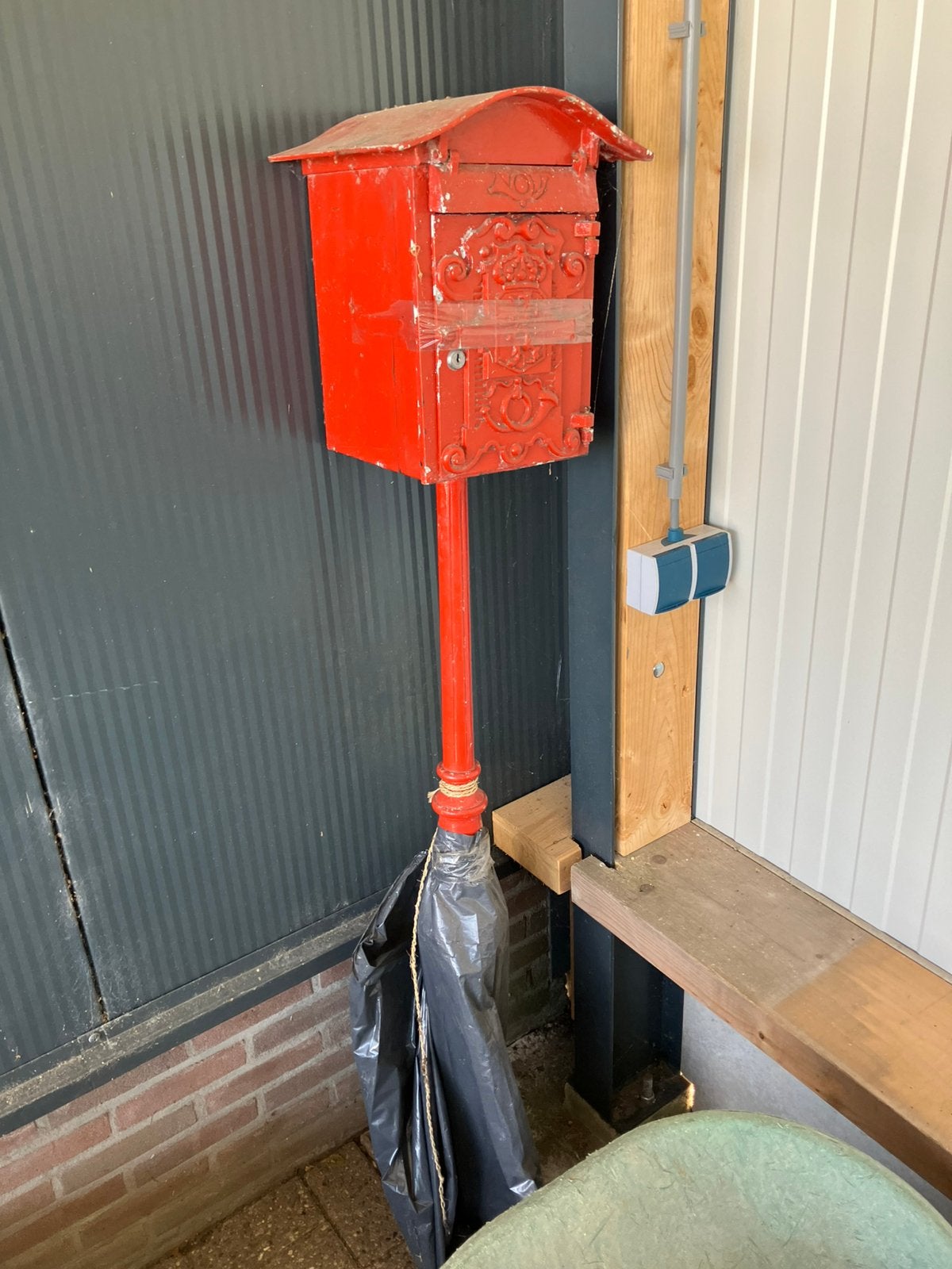 Klassieke gietijzeren brievenbus, Tuin en Terras, Ophalen, Gebruikt, IJzer, Staande brievenbus