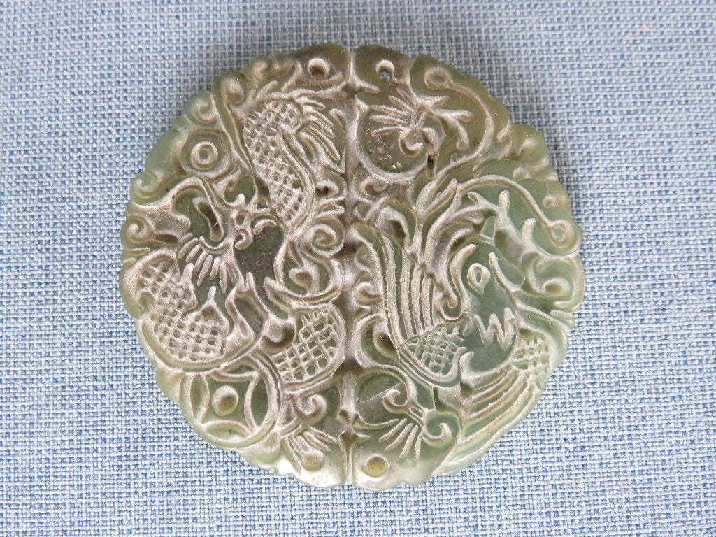 Antiek draken amulet in donker groene jade steen, Ophalen of Verzenden