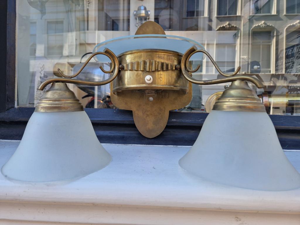Oude Art deco wandlamp met twee kappen, Ophalen