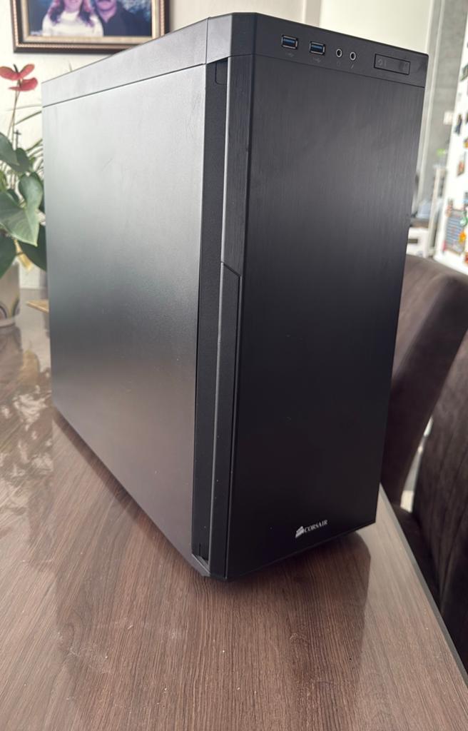 ATX Behuizing met 4x NOCTUA fans, Computers en Software, Ophalen of Verzenden, Zo goed als nieuw