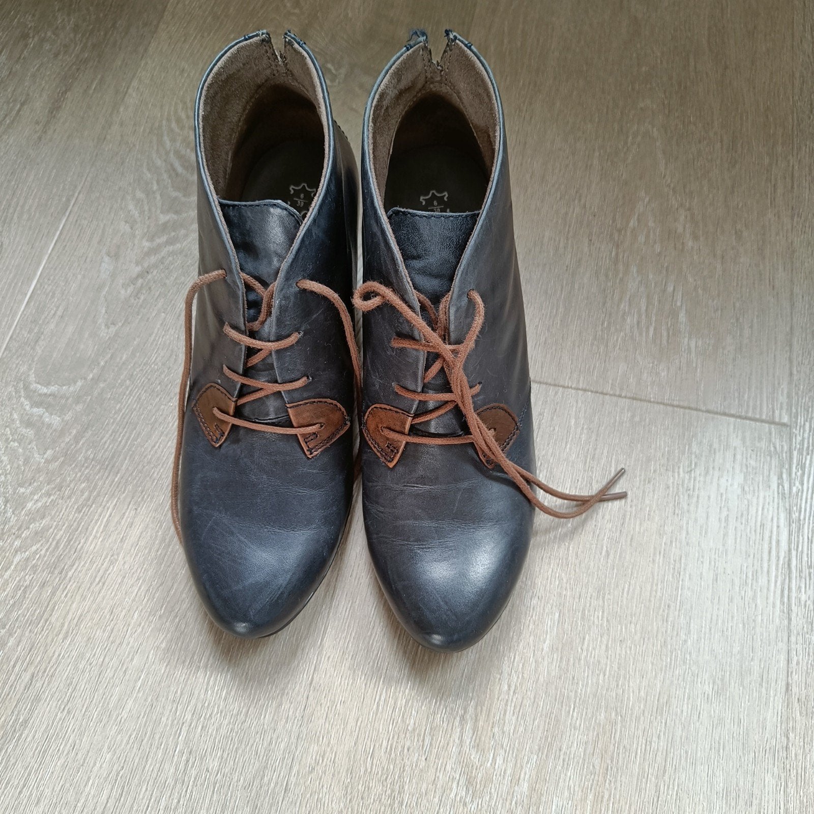 Blauwe leren laarsjes Jana maat 39, Kleding | Dames, Schoenen, Ophalen of Verzenden, Zo goed als nieuw, Blauw, Sneakers of Gympen
