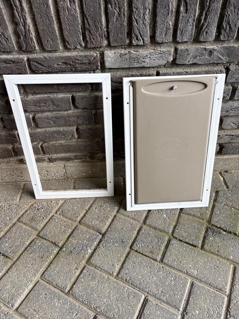 Petsafe hondenluik aluminium, Ophalen, Zo goed als nieuw