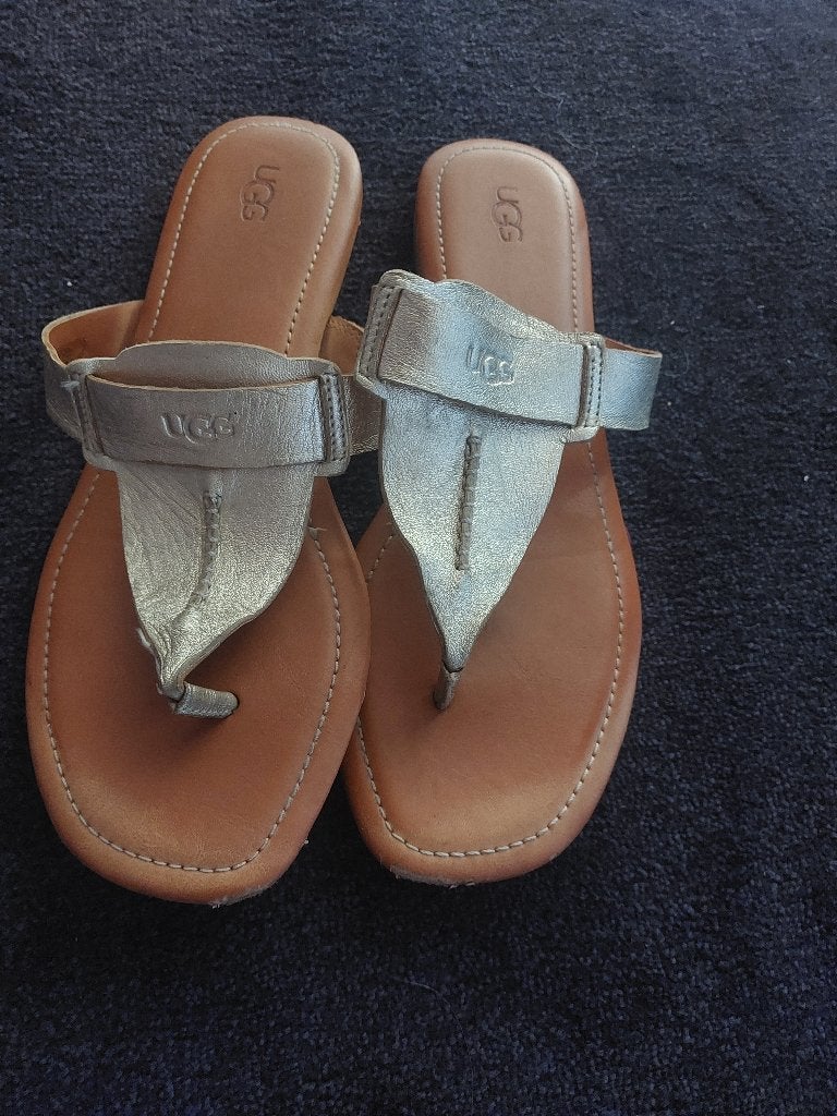 Leren UGG teenslipper 42, Slippers, UGG, Overige kleuren, Ophalen of Verzenden