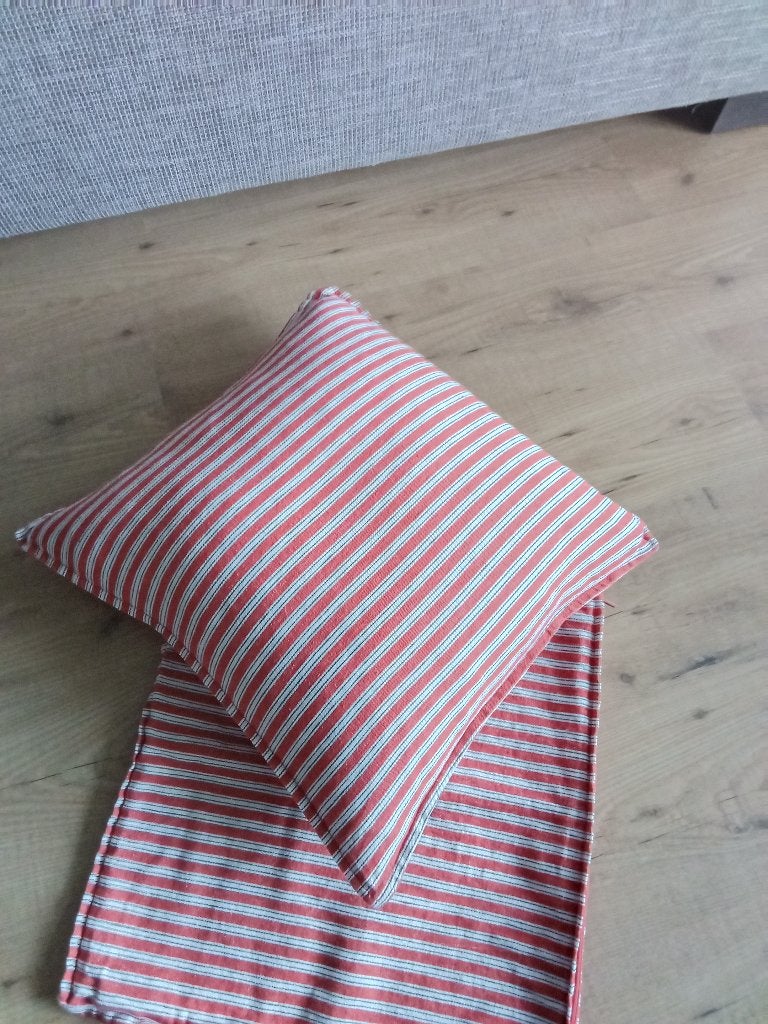 Gestreepte kussenhoes rood/wit 2 stuks, IKEA, Ophalen of Verzenden, Zo goed als nieuw, Afneembare hoes