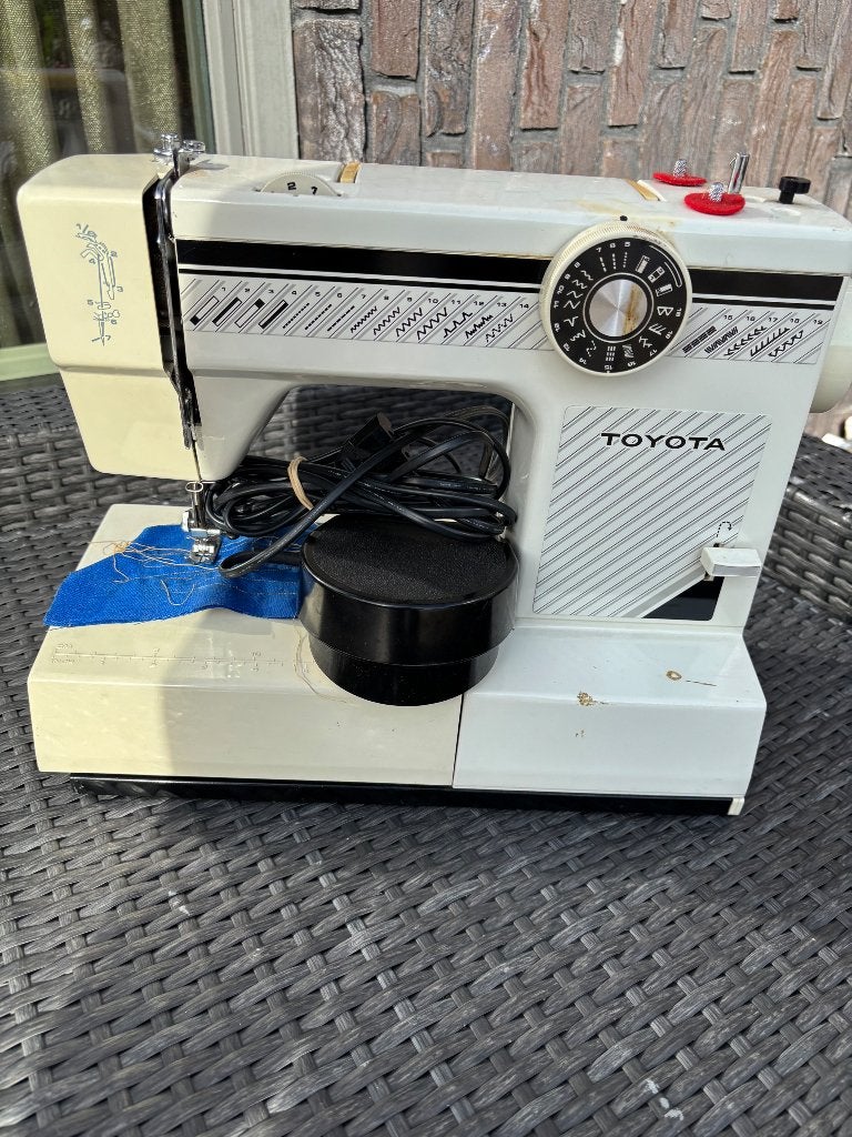 Vintage Toyota naaimachine jaren 80, 19 steken, werkt, Ophalen, Gebruikt, Naaimachine, Overige merken