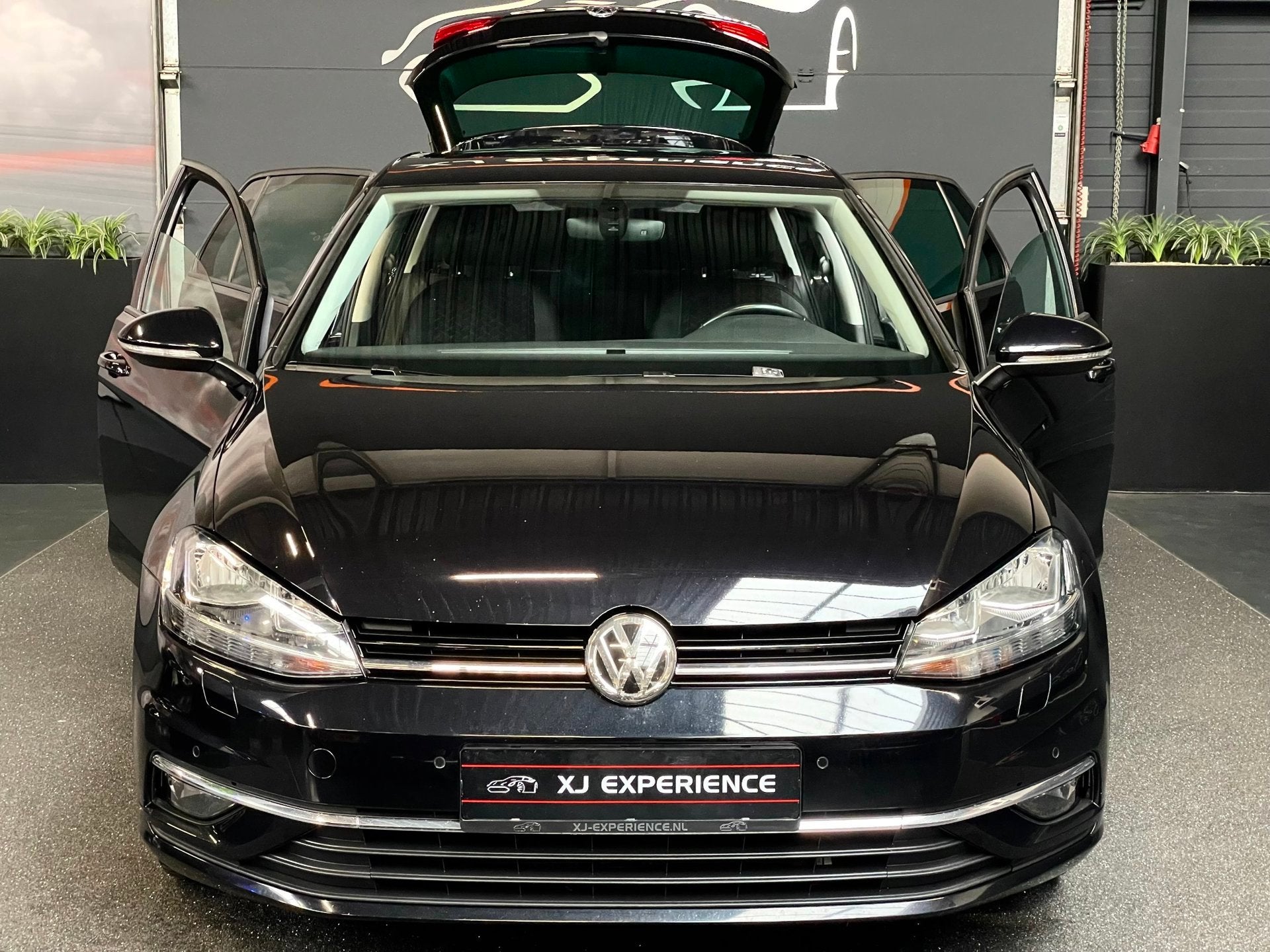 Volkswagen Golf 1.6 TDI Highline Business NAVI CARPLAY AUTOM, Gebruikt, 4 cilinders, 116 pk, Zwart